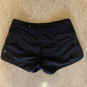 Lulu Lemon Speed up shorts 2.5”